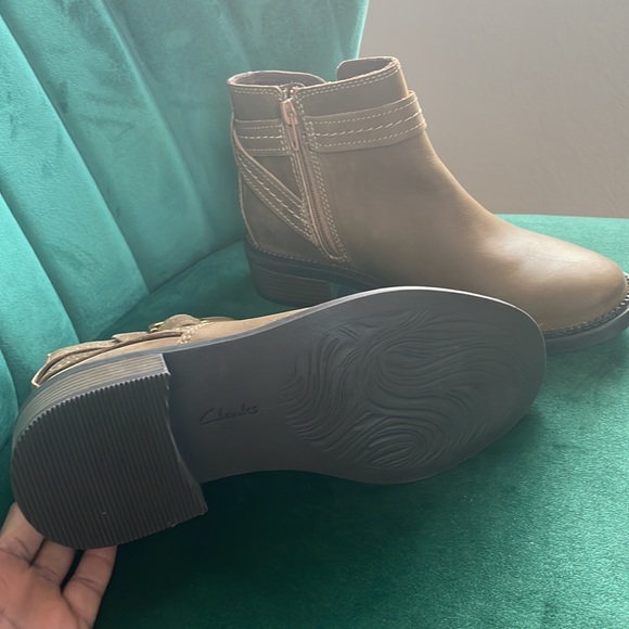 Brand new Clarks boots - Picture 3 of 7